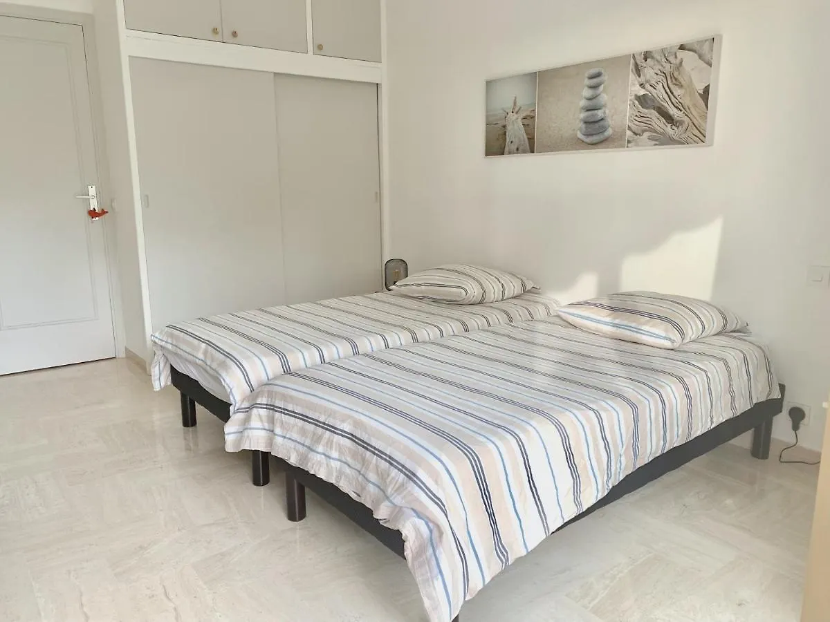 Appartement Front De Mer, 80M2 Cannes 0*,